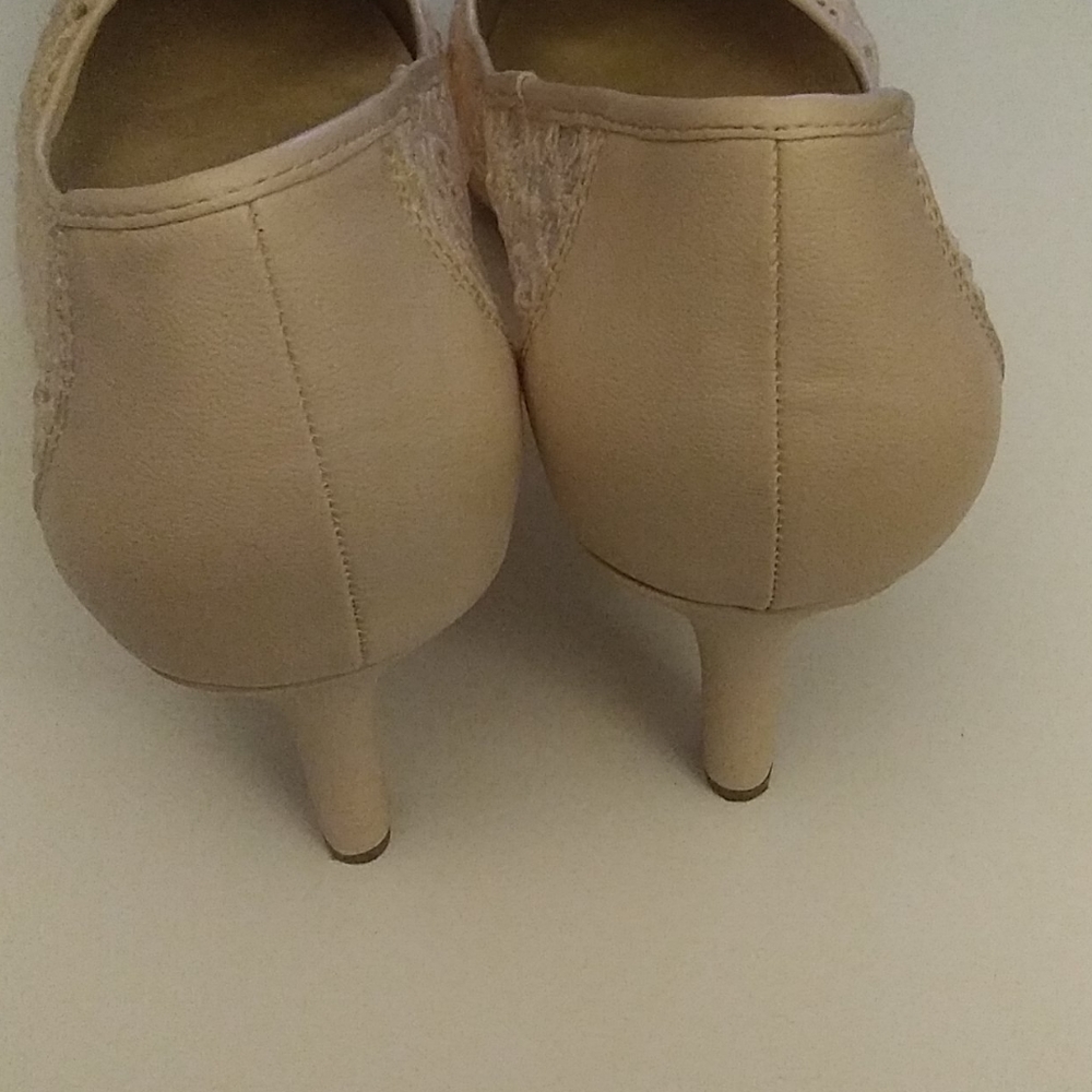 Pink Lace Heels - Picture 3 of 3